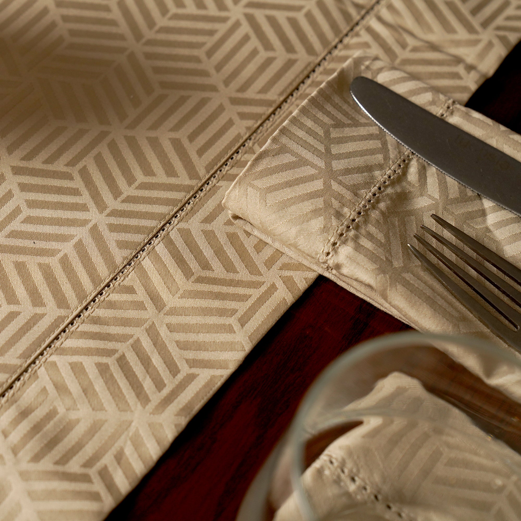 Luxe Jacquard Table Linen