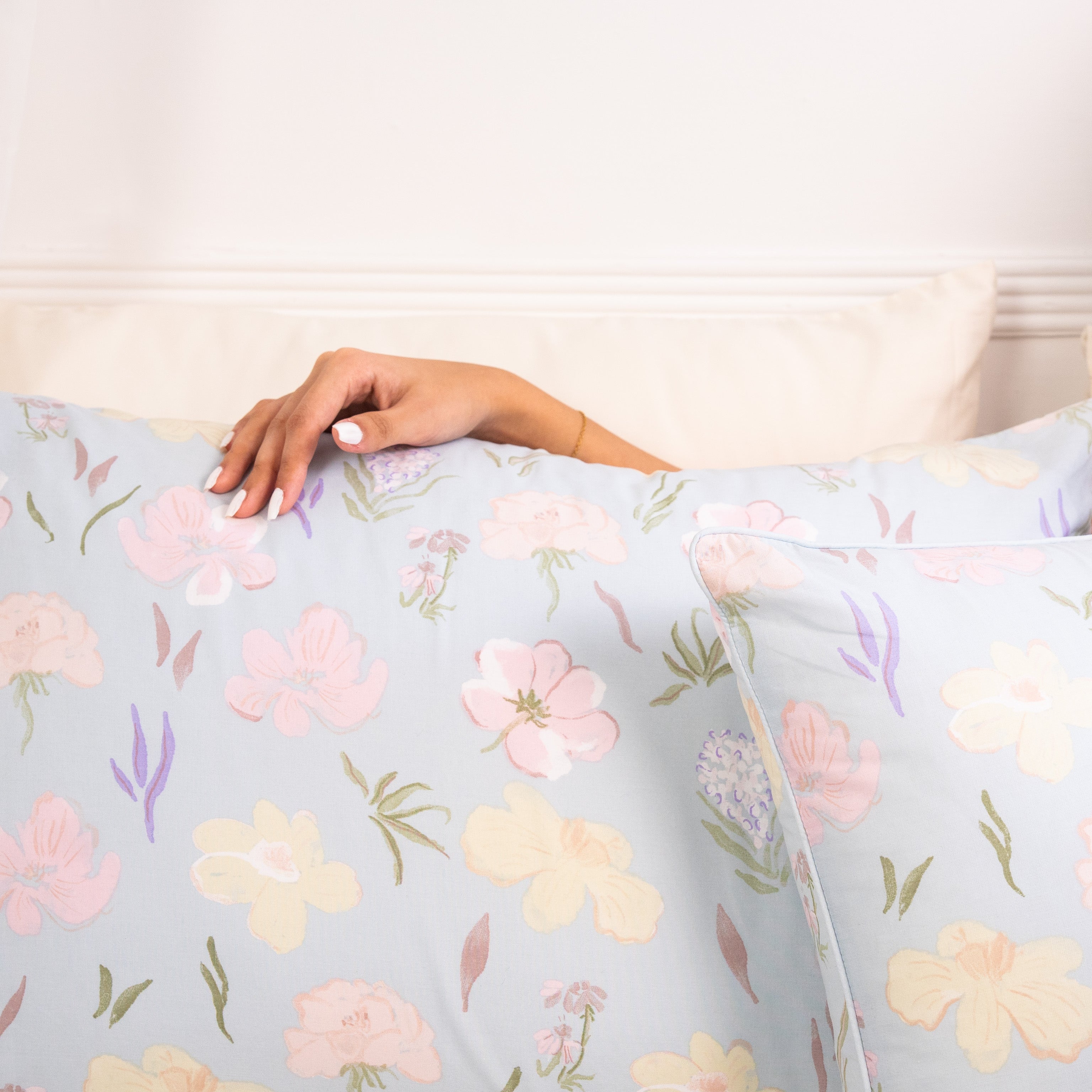 Gardenia Cushion Cover