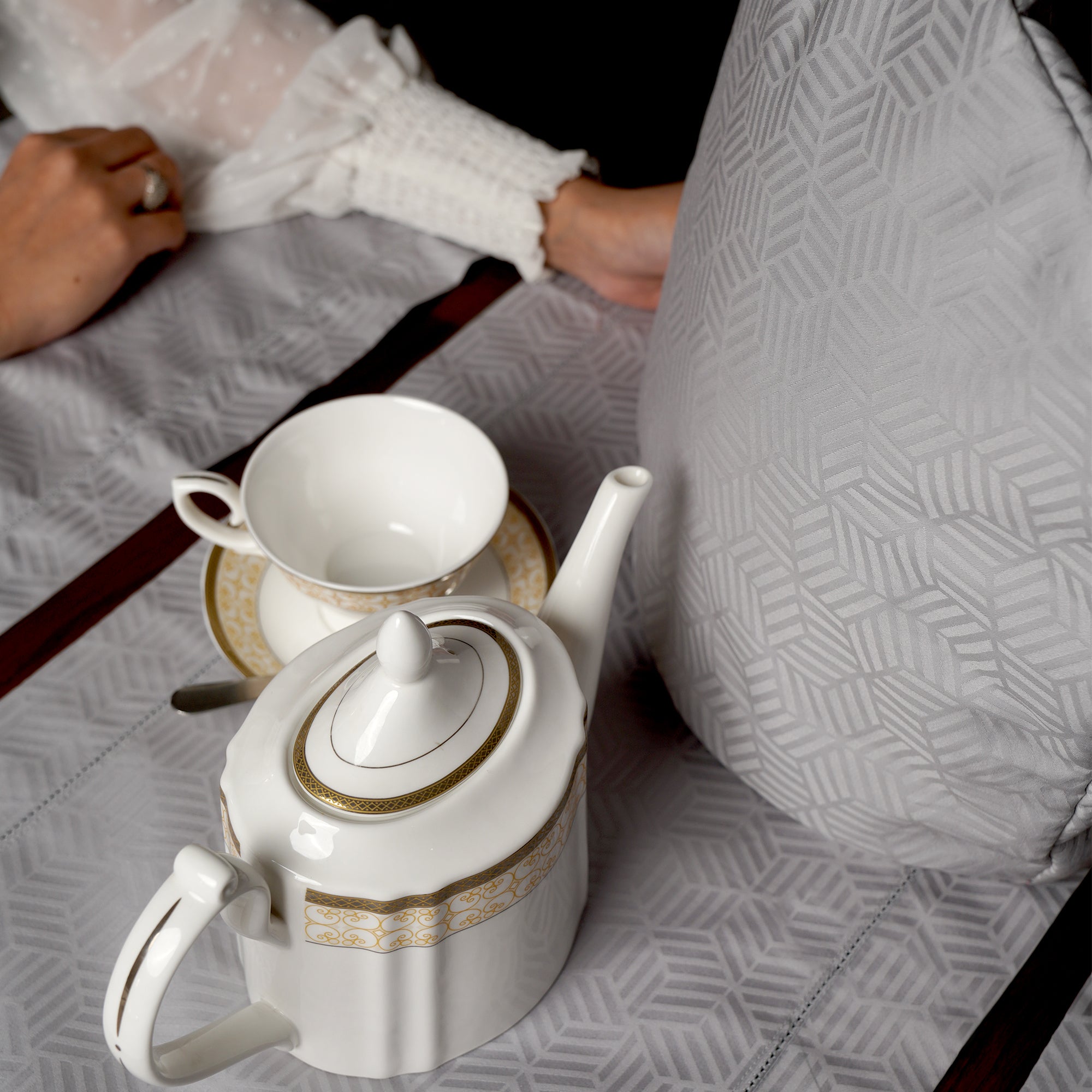 Luxe Jacquard Table Linen